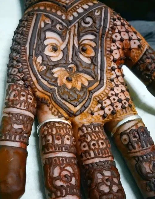 Mehndi Design with Figures