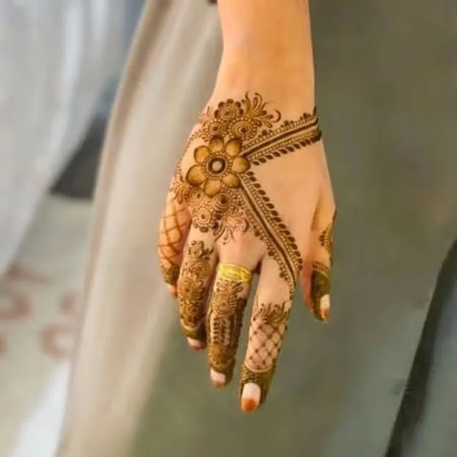 Back Hand Mehndi Design (2)