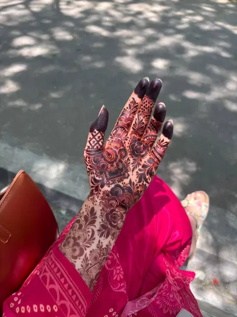 front hand mehndi design