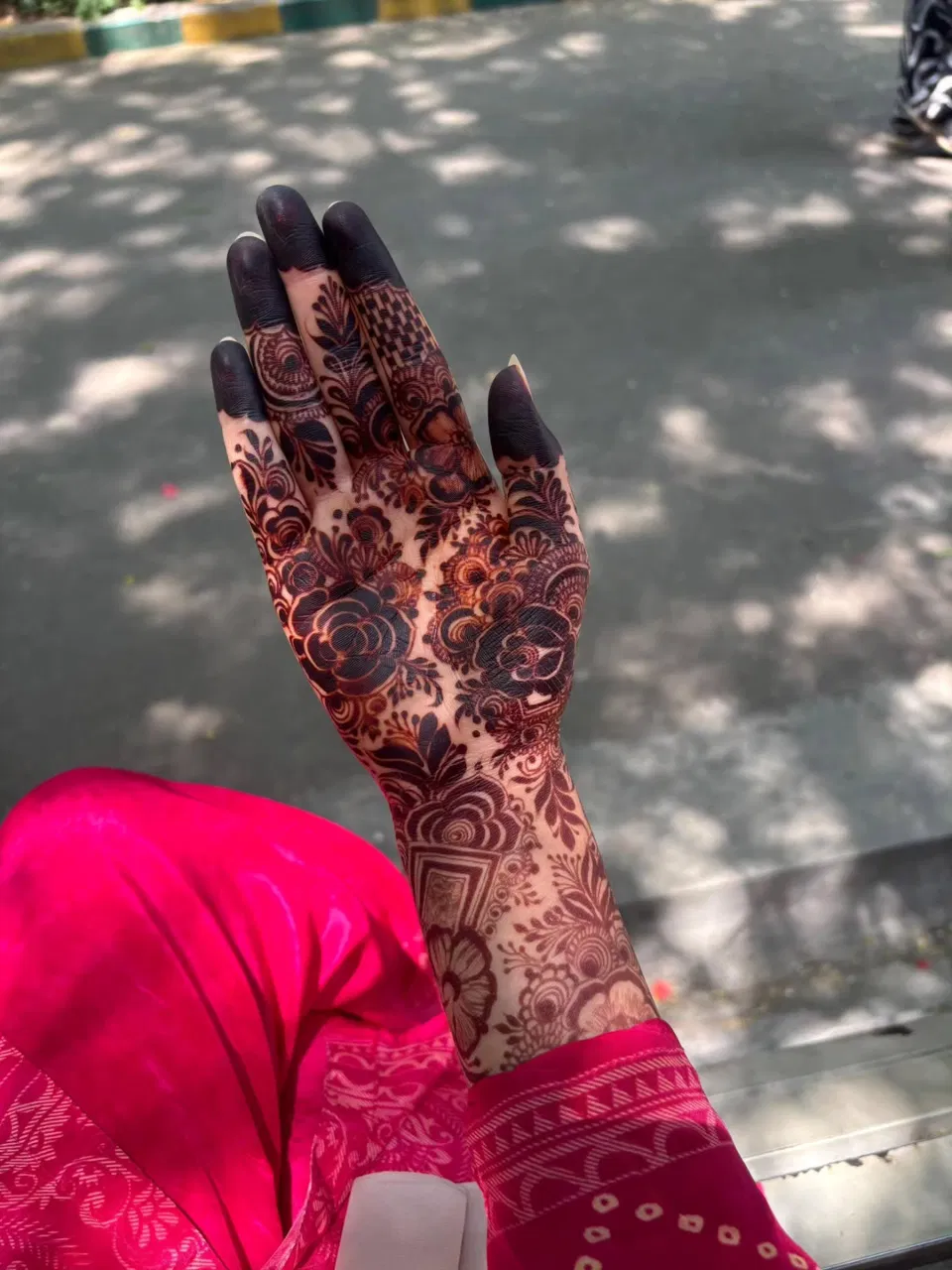 Front Hand Mehndi Design (2)
