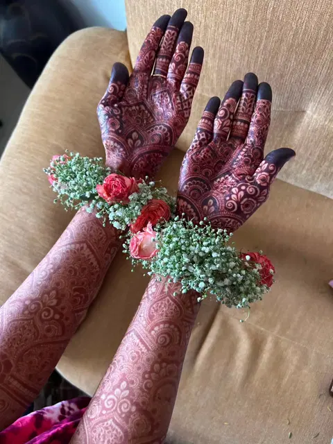 front hand mehndi design