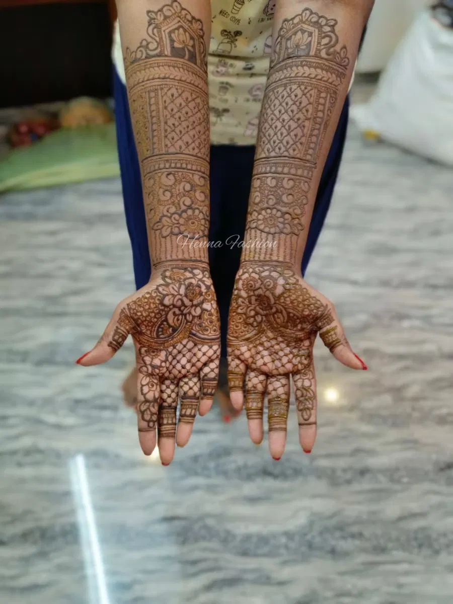 Front Hand Mehndi Design