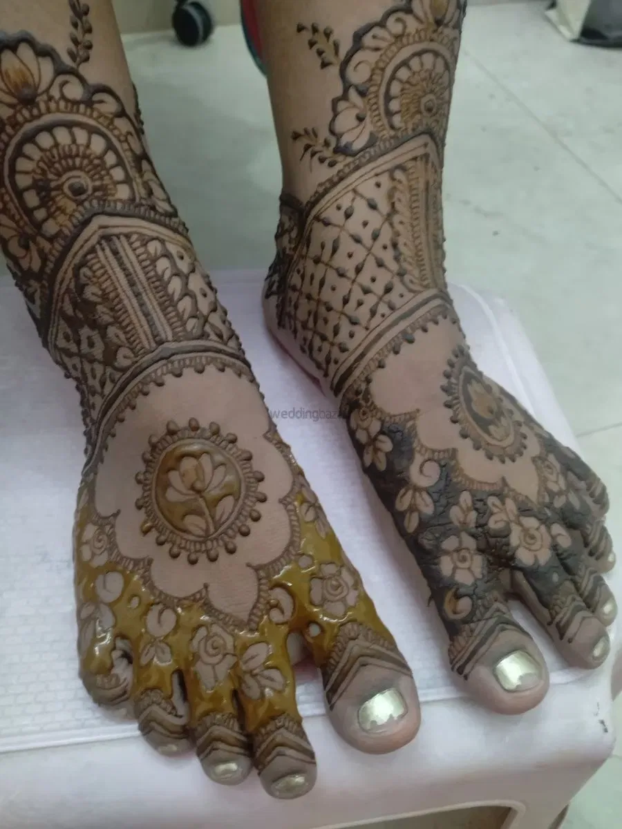 Foot Mehndi Design with Figures and Hearts