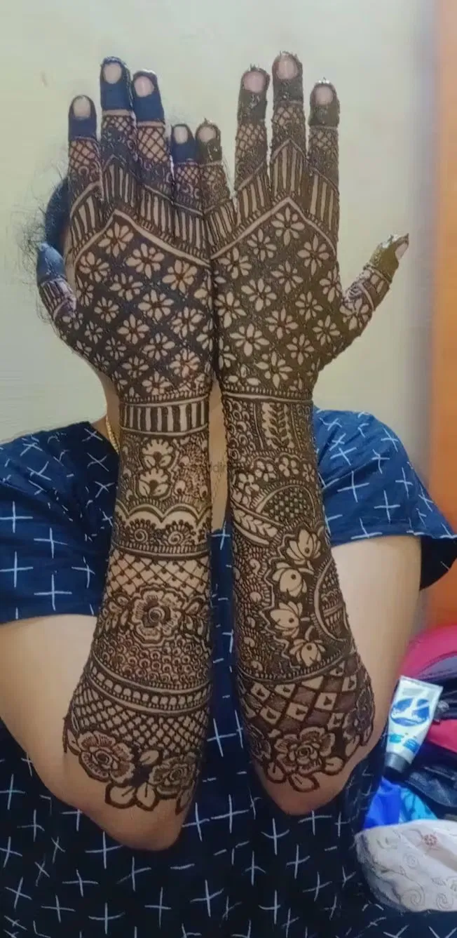 Full Hand Mehndi Design with Figures (4)