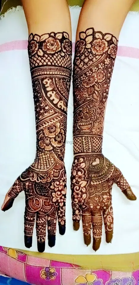 figure full hand mehndi design