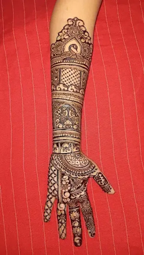 front hand mehndi design