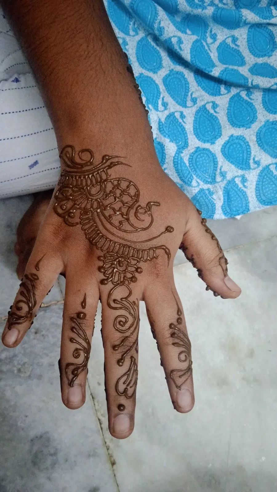 Arabic Back Hand Mehndi Design