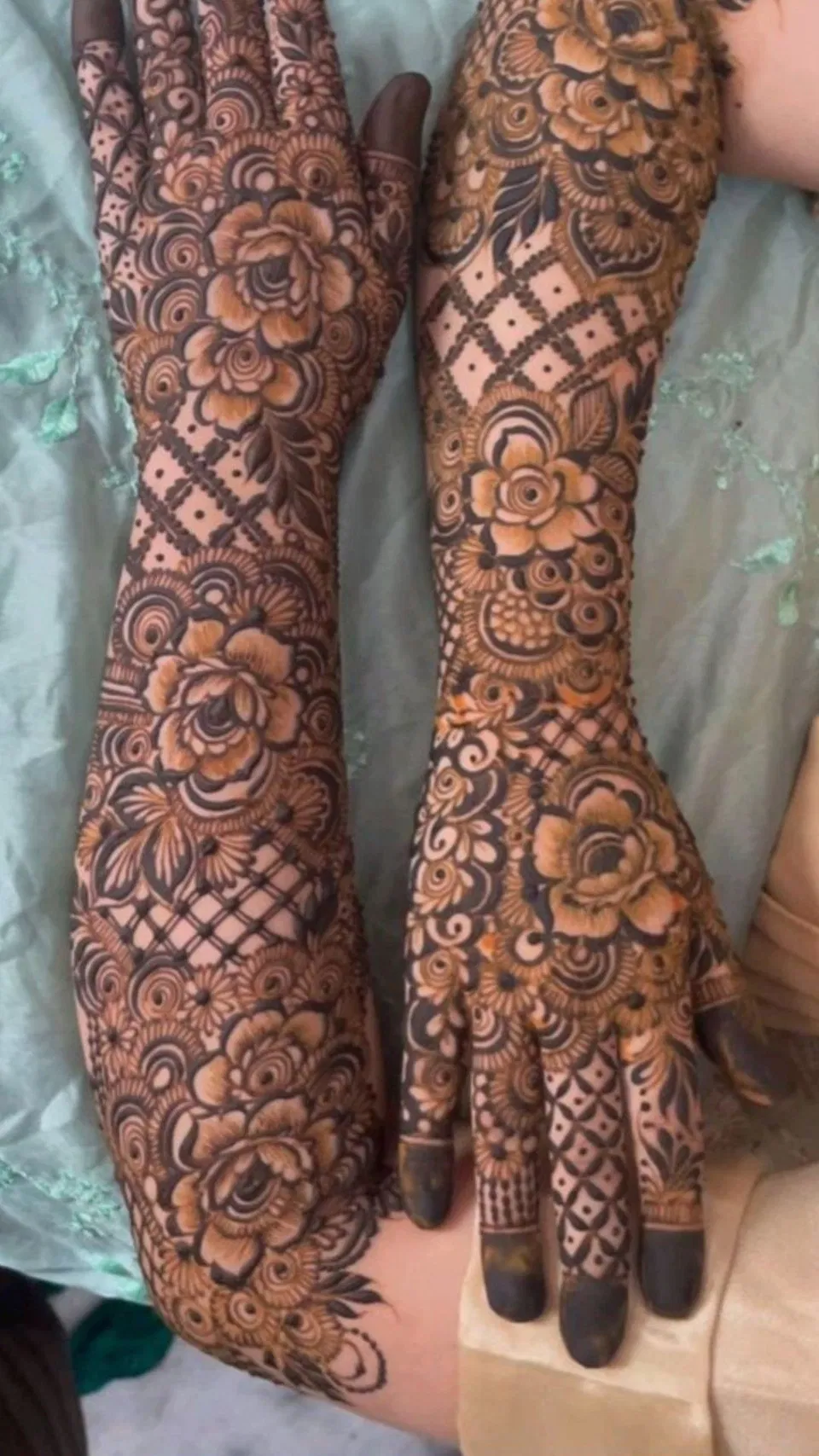 Aesthetic Bridal Back Hand Mehndi Design with Flowers