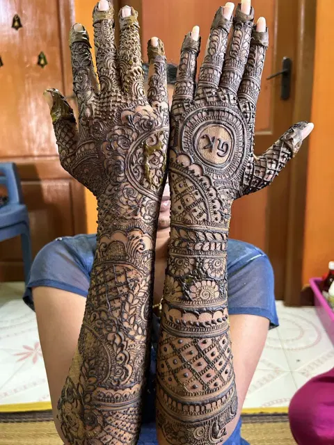 figure full hand mehndi design