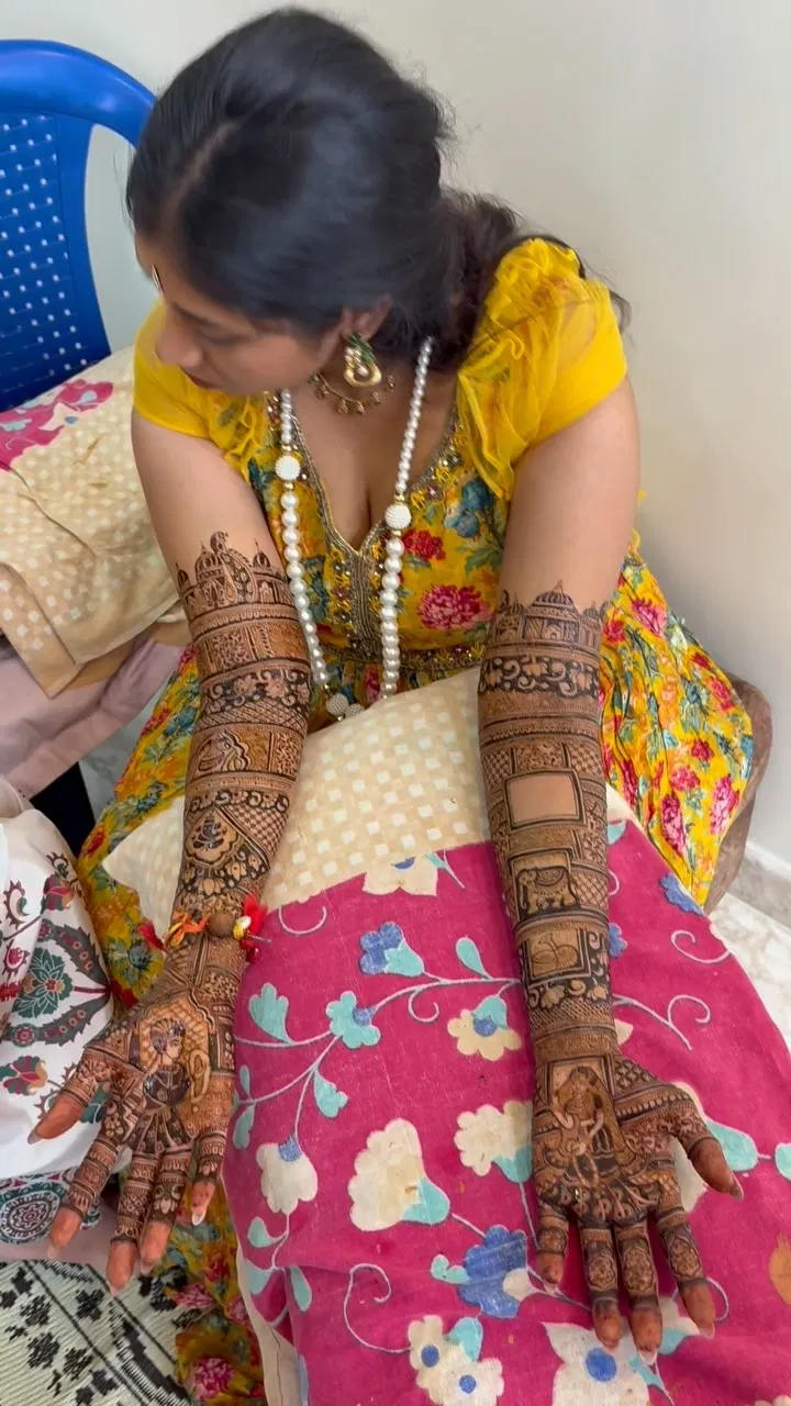Bridal Indian Front Hand Mehndi Design with Figures (25)