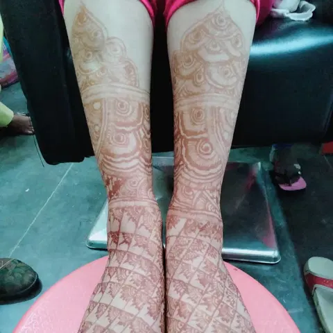 back hand mehndi design