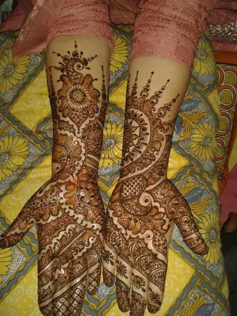 figure full hand mehndi design