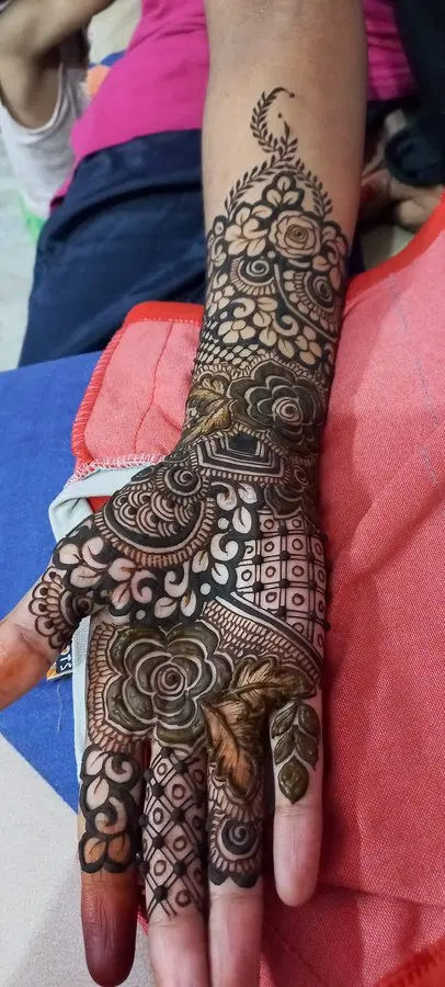full hand mehndi design