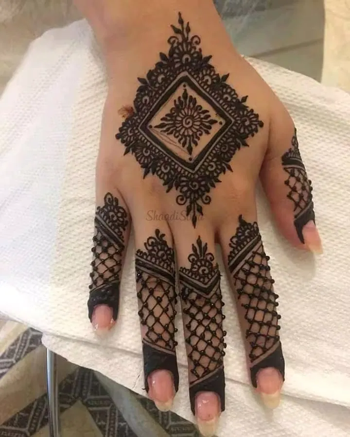 Finger Mehndi Design