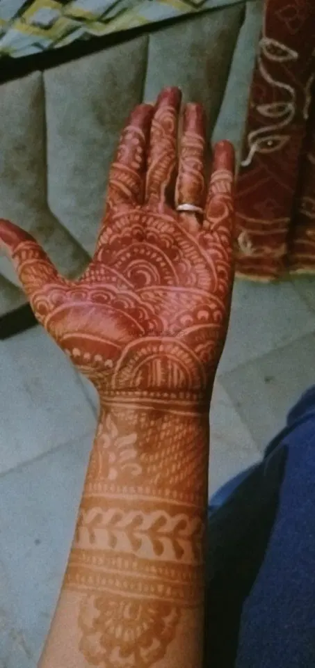 front hand mehndi design