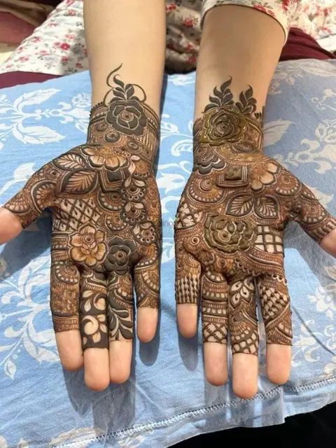 back hand mehndi design