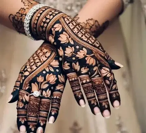 front hand mehndi design