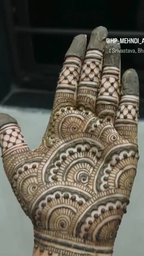 back hand mehndi design