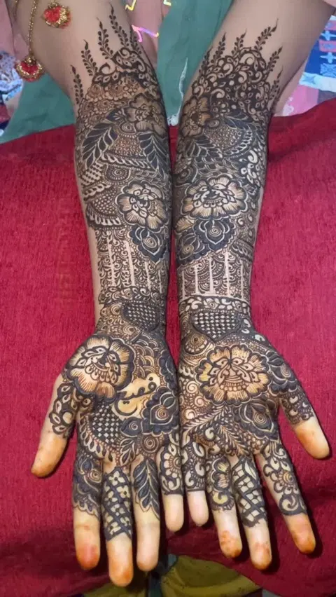 back hand mehndi design