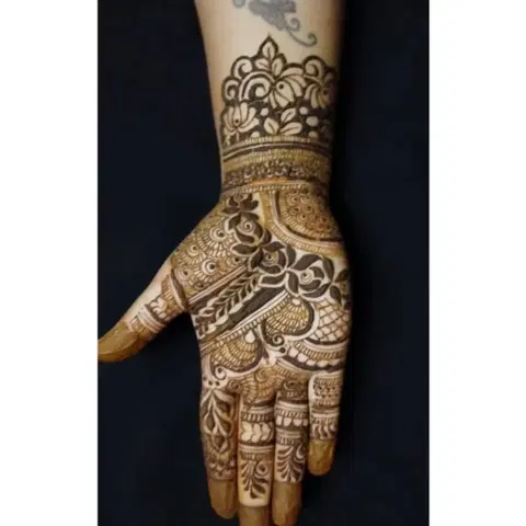 front hand mehndi design