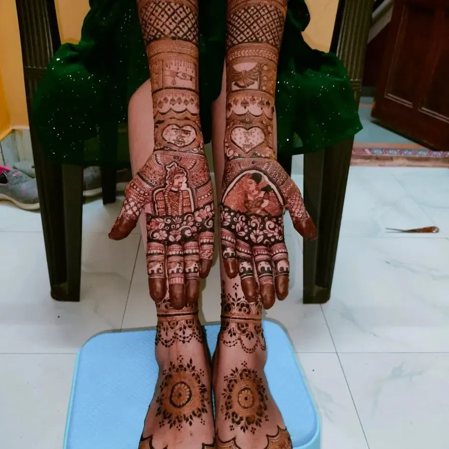 Mehndi Design with Figures and Hearts