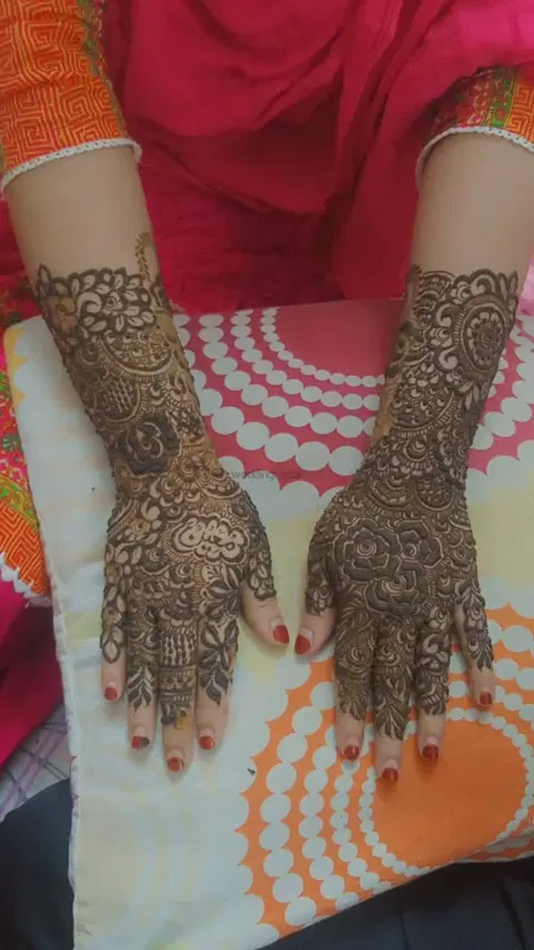 figure full hand mehndi design