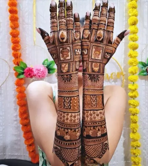 figure front hand mehndi design
