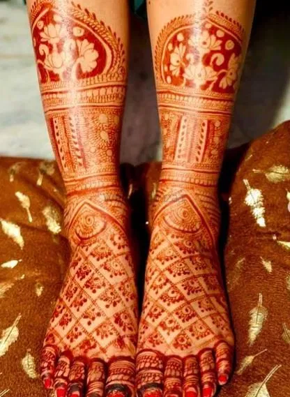 Foot Mehndi Design with Figures