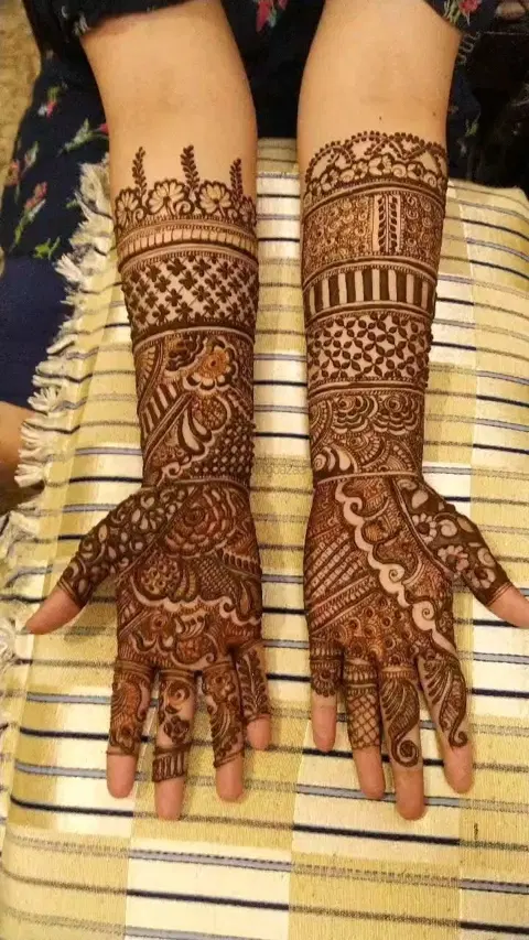 front hand mehndi design