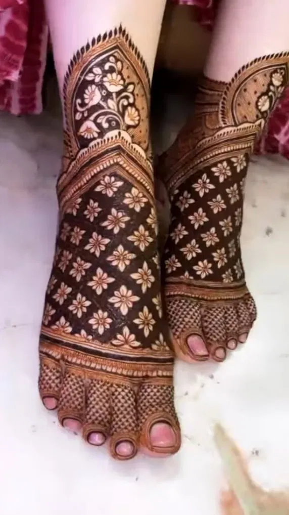 Back Hand Mehndi Design