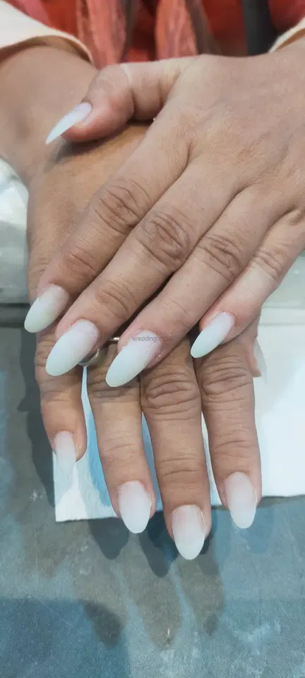 simple back hand mehndi design