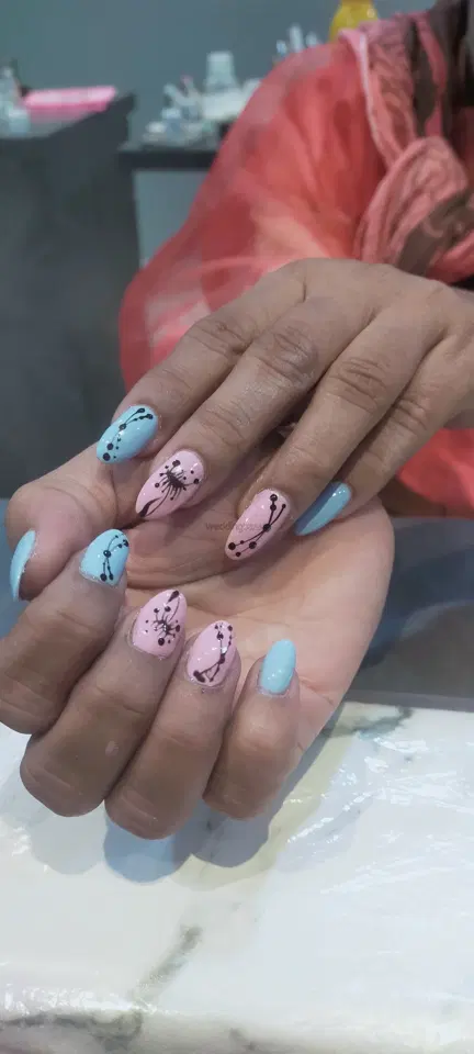 finger mehndi design