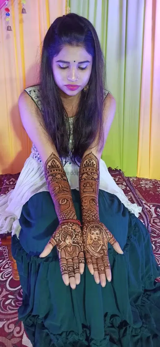 Front Hand Mehndi Design with Figures