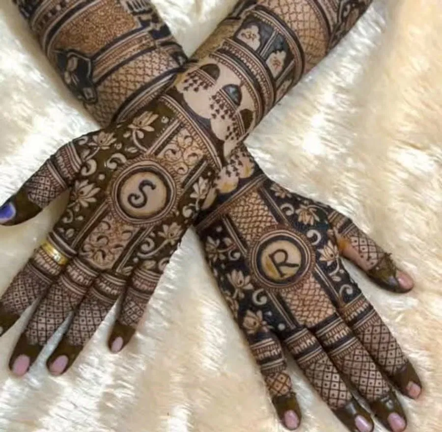 Mehndi Design with Figures