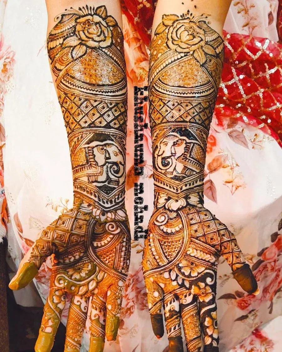 Mehndi Design with Figures