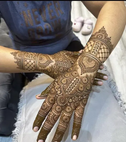 back hand mehndi design