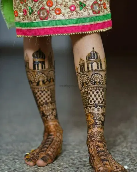 figure back hand mehndi design