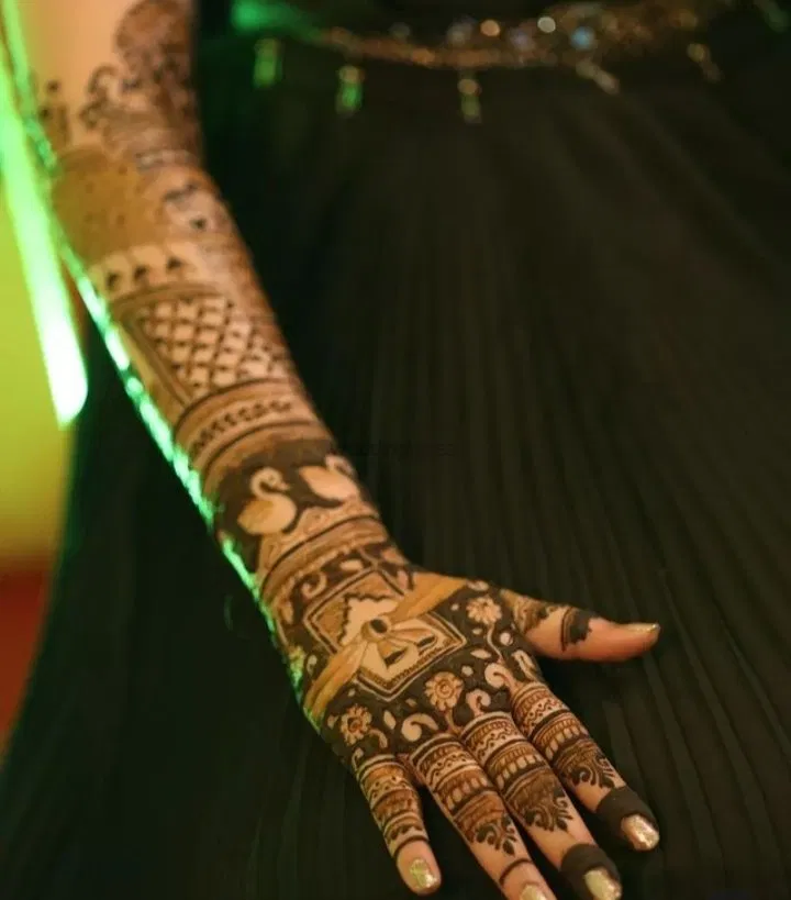 Back Hand Mehndi Design (2)