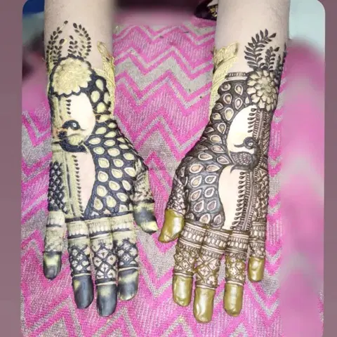 back hand mehndi design