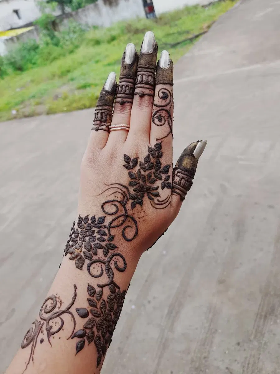 Arabic Simple Front Hand Mehndi Design