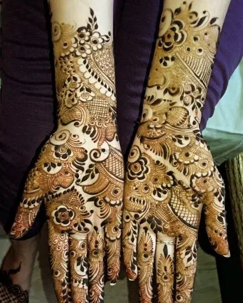 back hand mehndi design