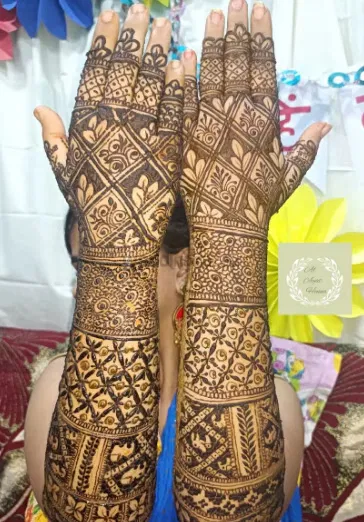 Mehndi Design with Figures (2)
