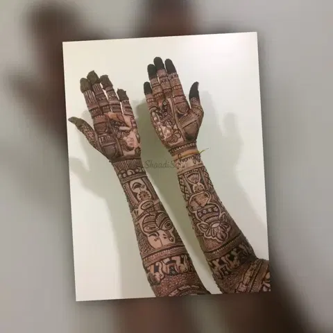 figure front hand mehndi design