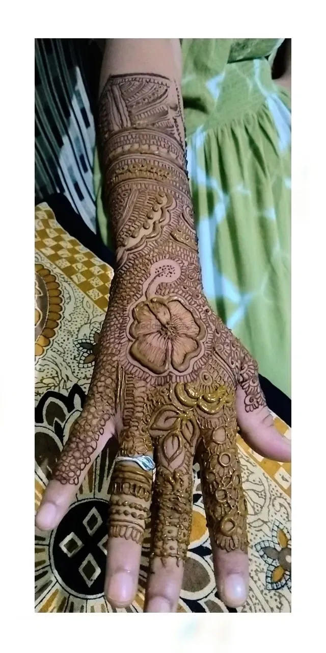 Back Hand Mehndi Design