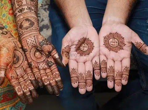 circle front hand mehndi design