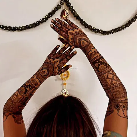 front hand mehndi design