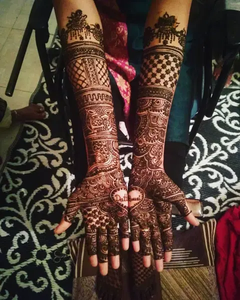 figure full hand mehndi design