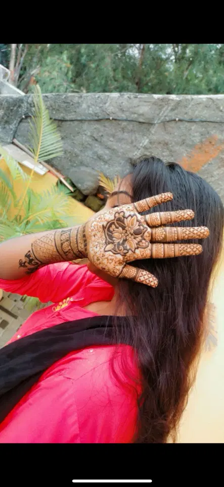front hand mehndi design