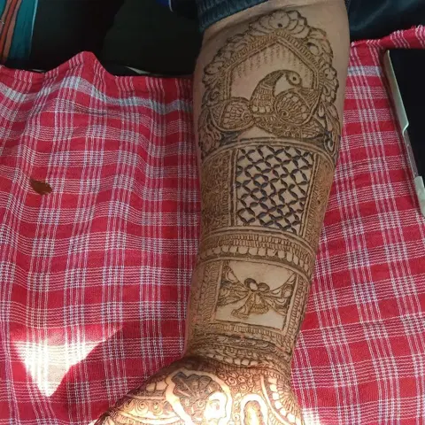 figure full hand mehndi design