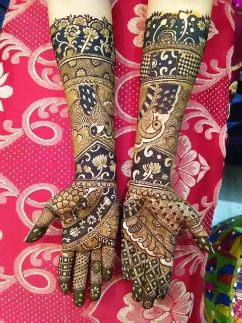 figure back hand mehndi design
